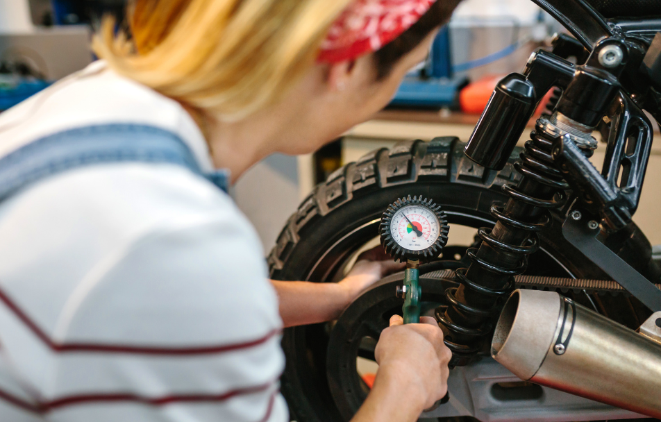 Cómo mantener tu moto eléctrica en perfecto estado durante el verano